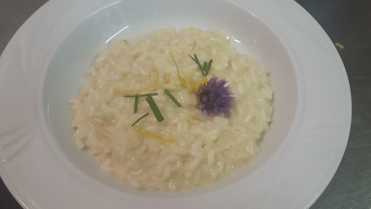 Trattoria Bar Pace Hotel Re ภายนอก รูปภาพ